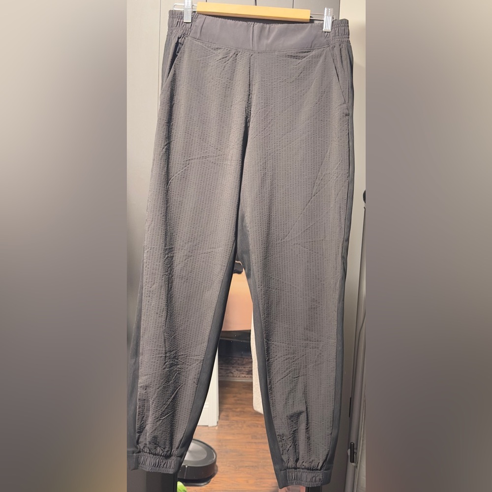 Athleta Women’s Textured Brooklyn Jogger - Size 10, Black